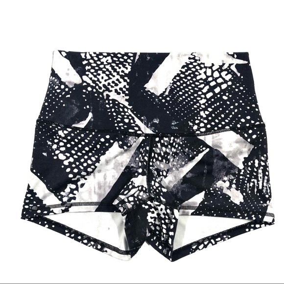 lululemon athletica Pants - Lululemon Monochromatic Printed Shorts
